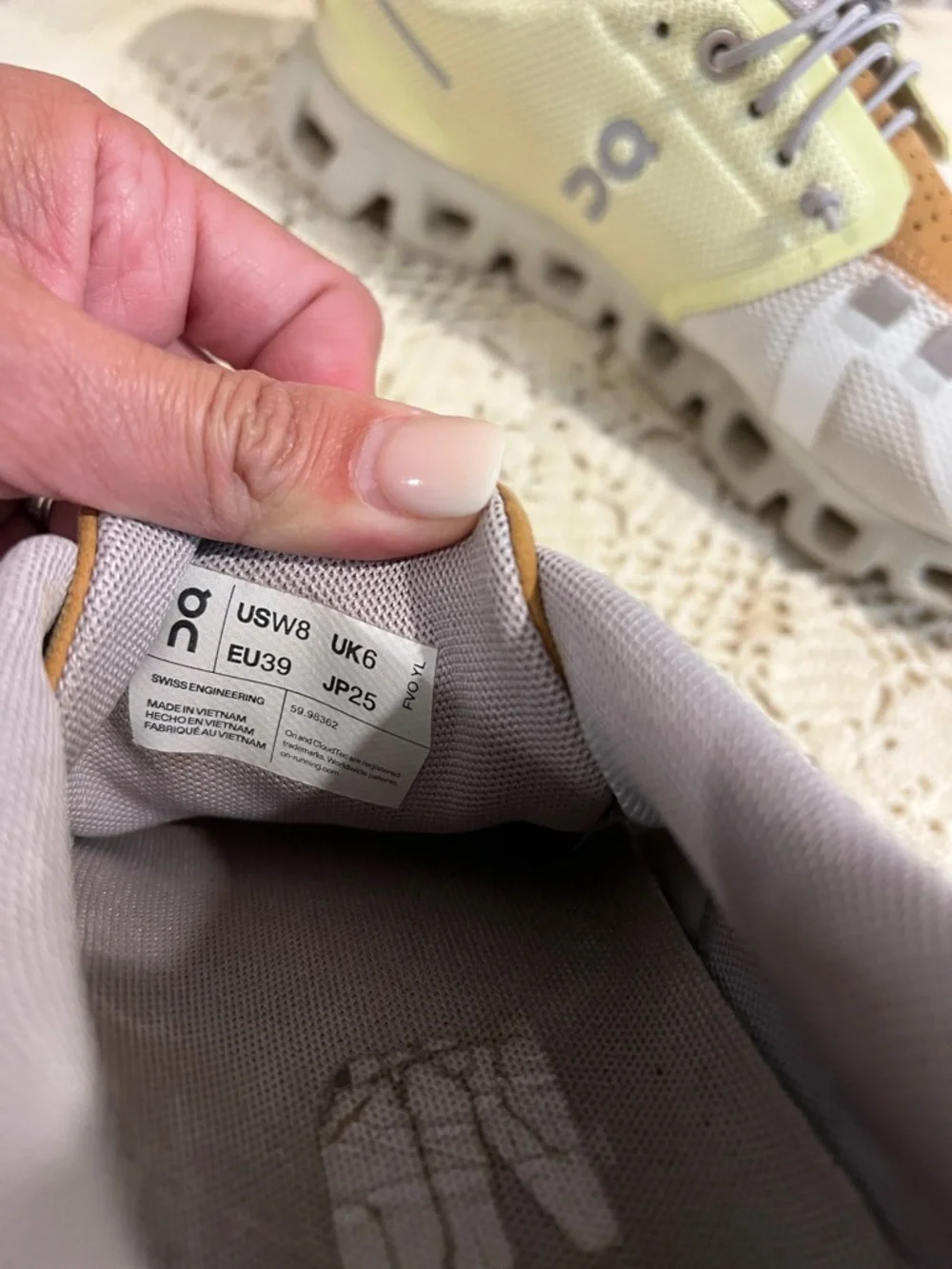 On Running Cloud Sneakers Women’s Size 8 Beige Green Lightweight Athletic Shoes - Picture 2 of 12